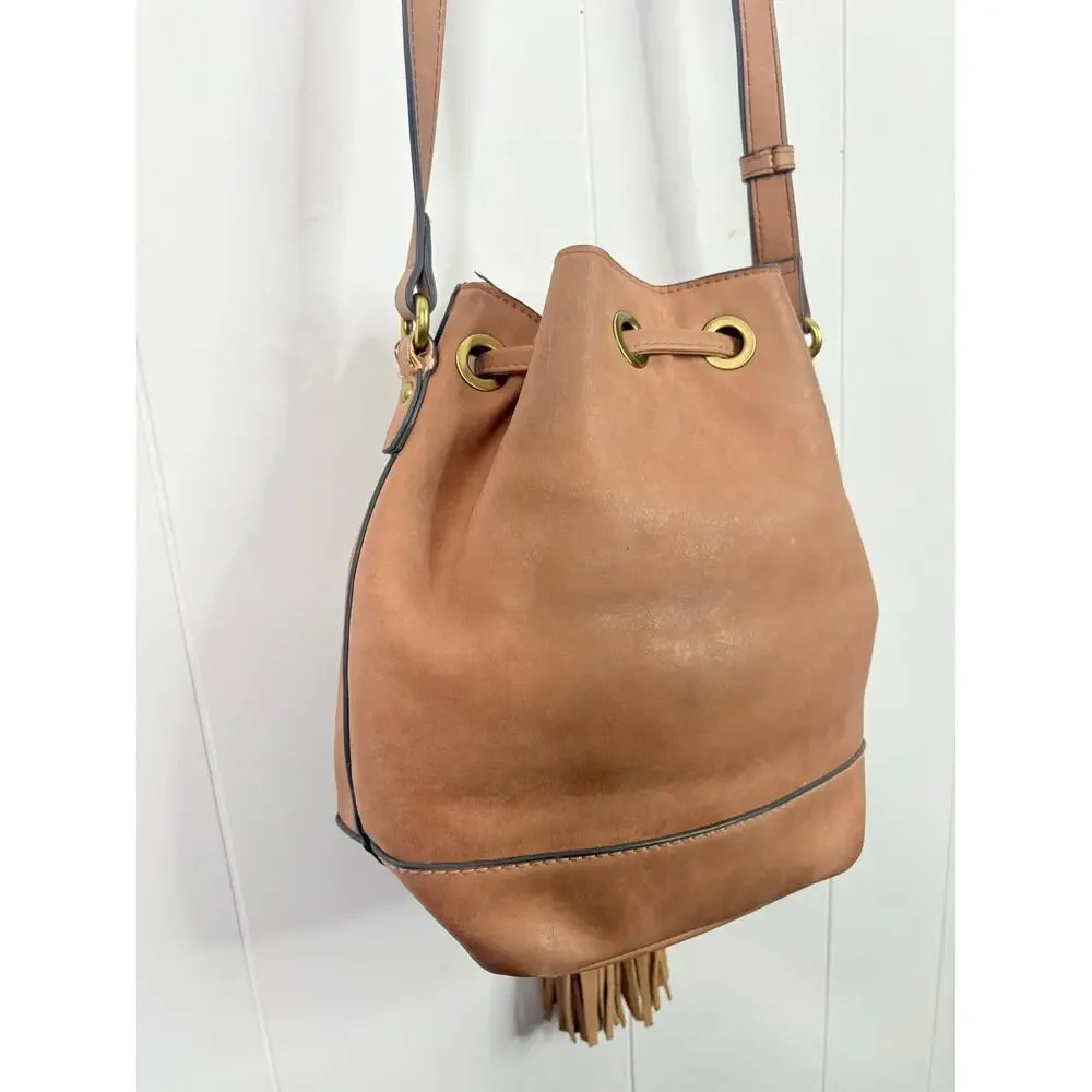 ✨2/$30✨Merona Tan Faux Leather Bucket Bag Tassel Crossbody Purse Western